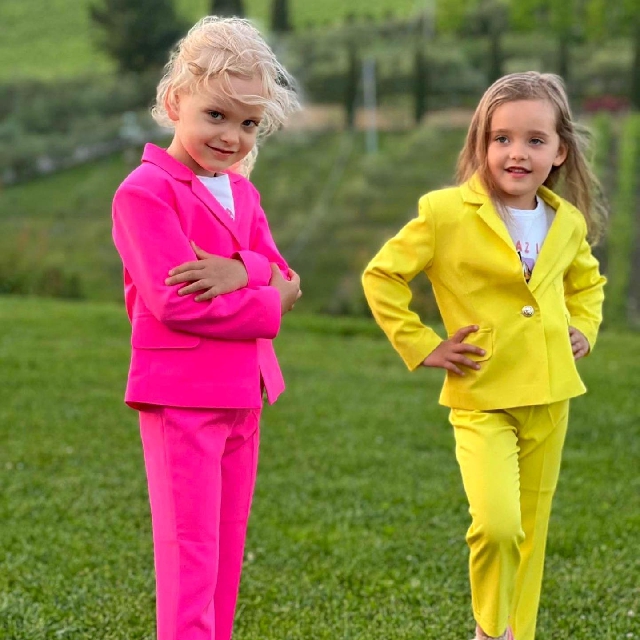 FANCY KIDS coming soon… 🤗🤫

Dajcie znać co myślicie o tych kolorkach garniturów dla dziewczynek 🌸💛
Szykujemy dla Was piękną kolekcję… 🤗 STAY TUNED